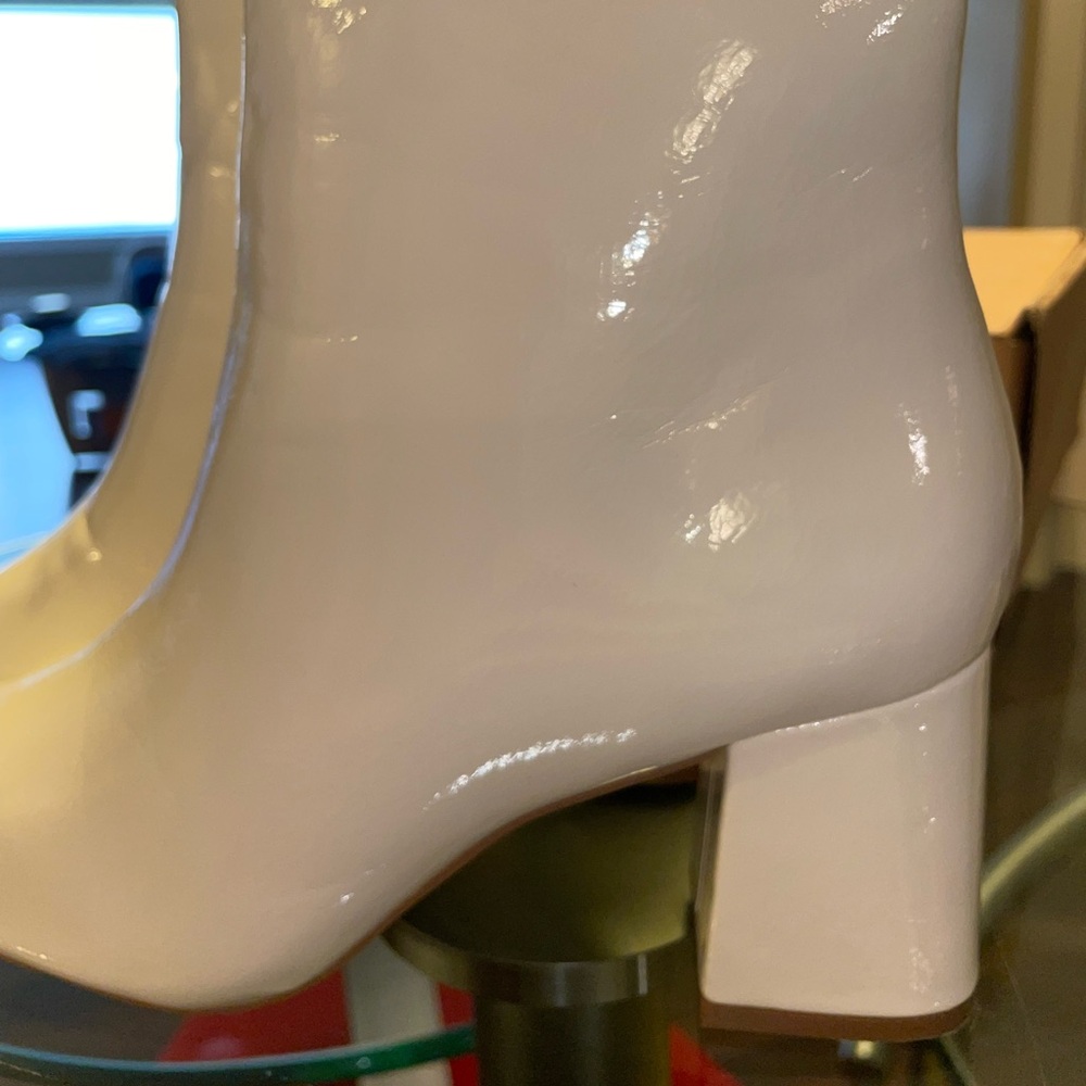 JOURNEE SIGNATURE Tabbie Pointed Toe Bootie White Block Heel patent leather - Picture 6 of 16